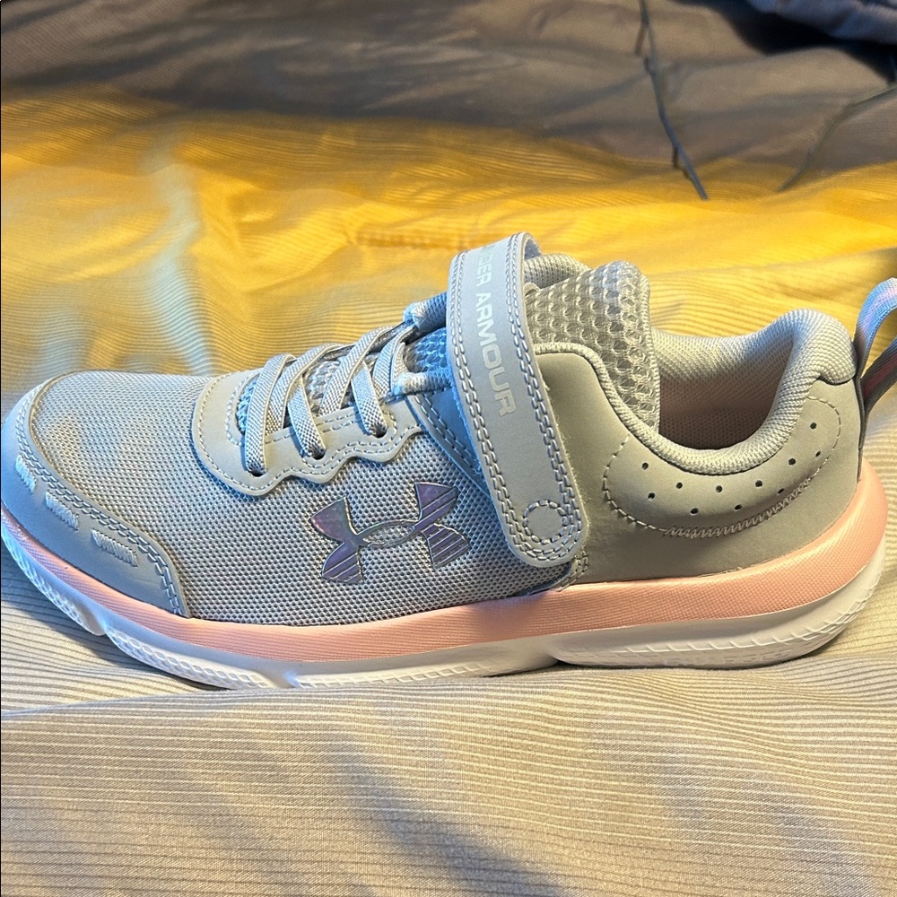 Under Armour Kids' Gray Sneakers with Pink Trim